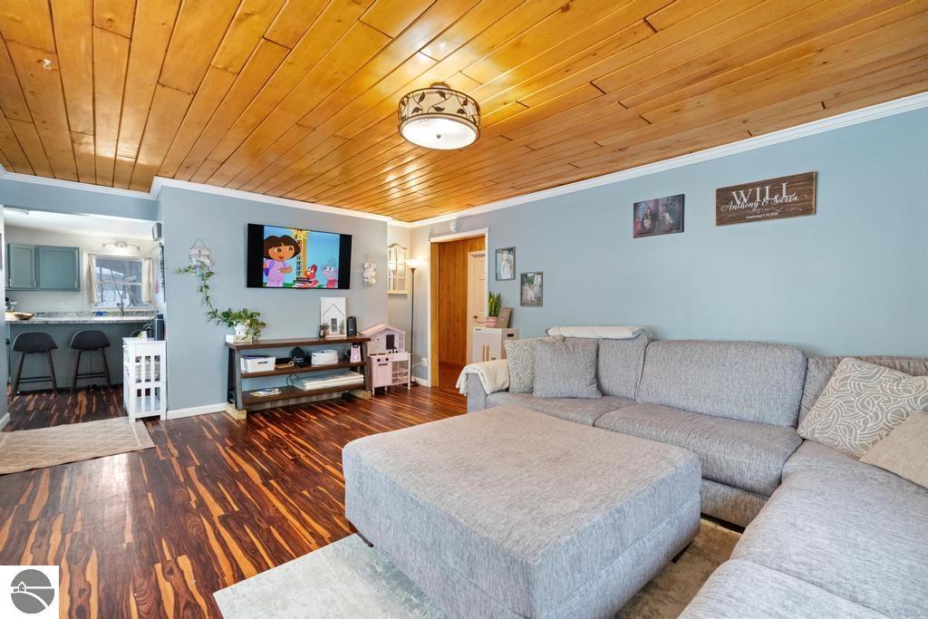 7939 NE Co Road 571