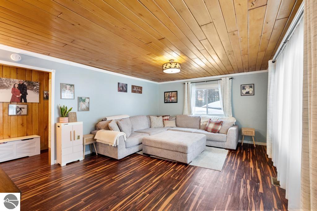 7939 NE Co Road 571