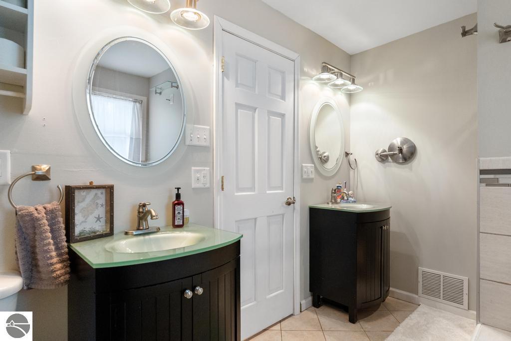 7939 NE Co Road 571