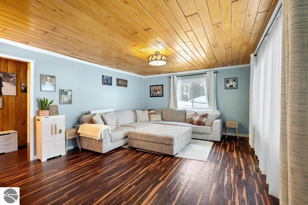 7939 NE Co Road 571