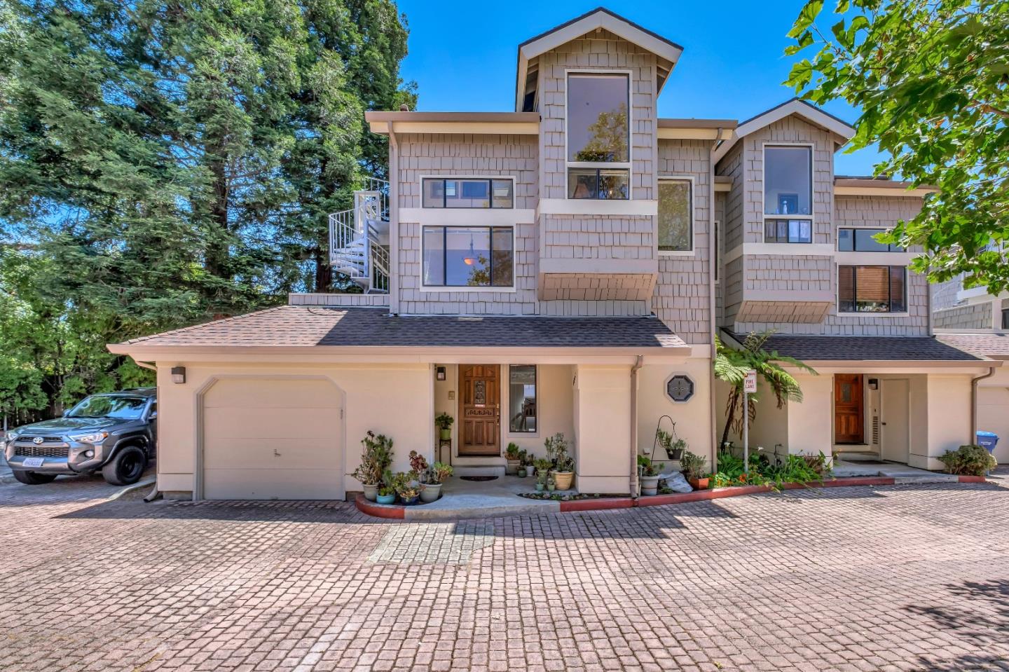 1745 Esperanza CT