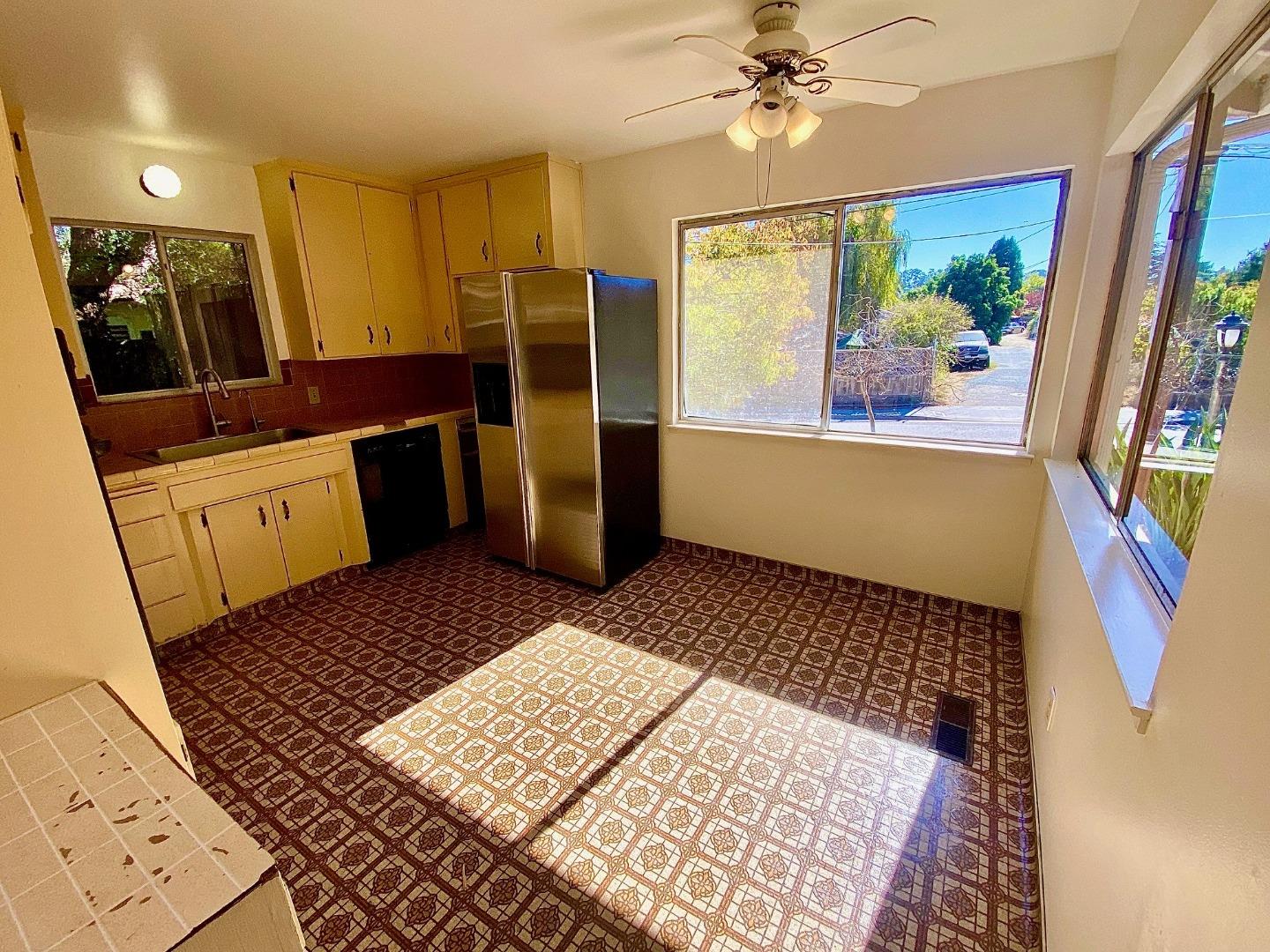 1045-1049 Brommer ST