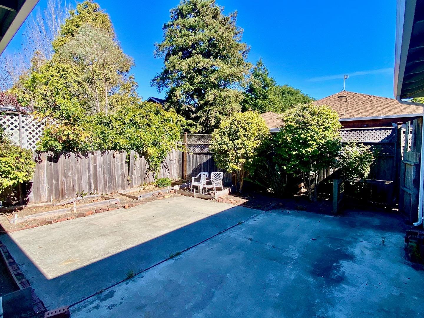 1045-1049 Brommer ST