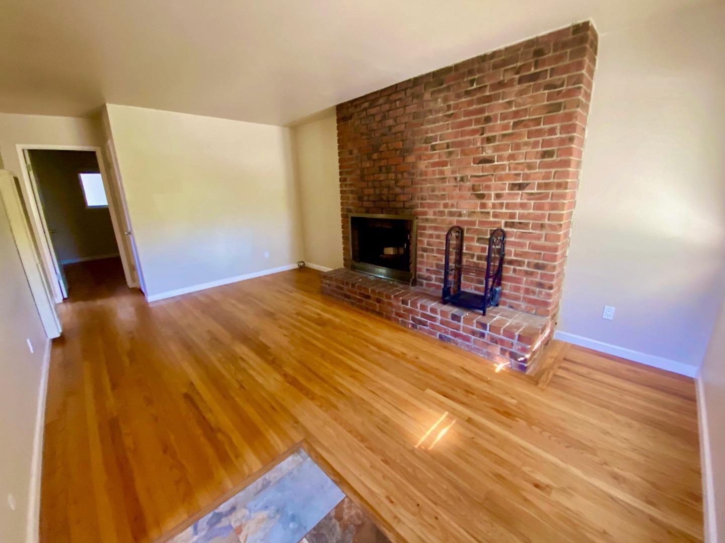 1045-1049 Brommer ST