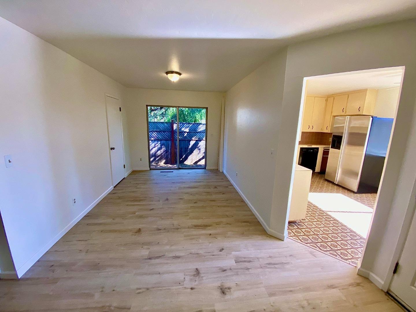 1045-1049 Brommer ST