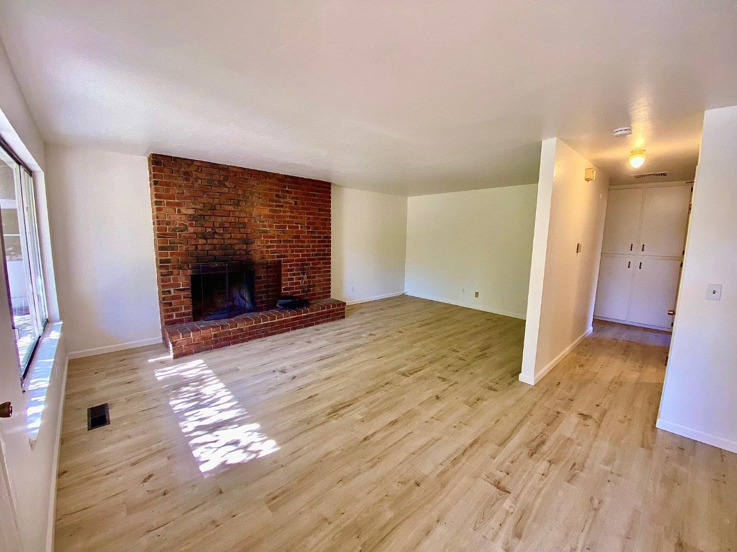 1045-1049 Brommer ST