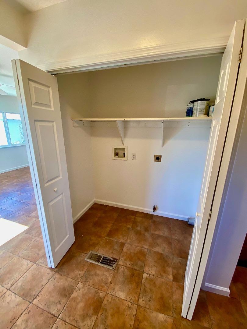 1045-1049 Brommer ST