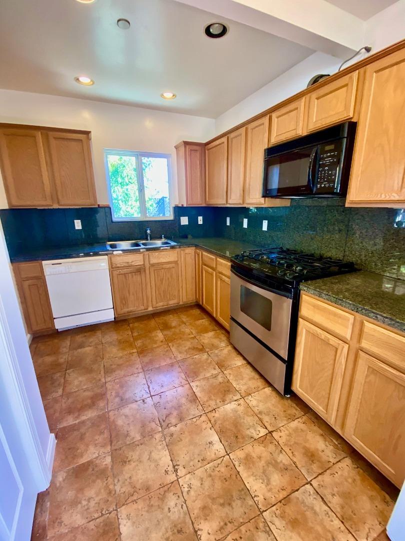 1045-1049 Brommer ST