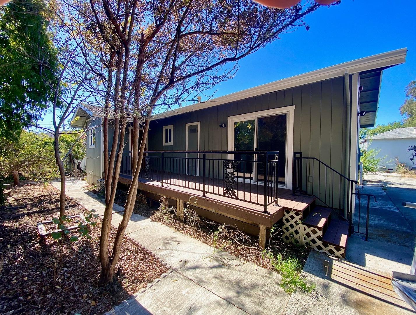 1045-1049 Brommer ST