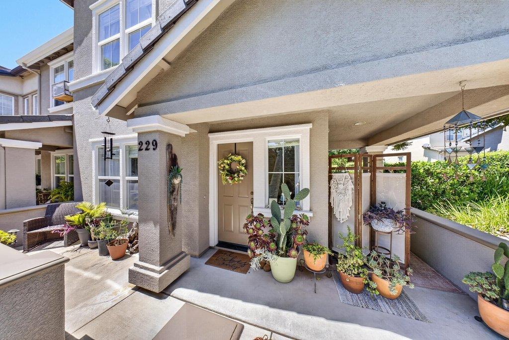 229 Lighthouse DR
