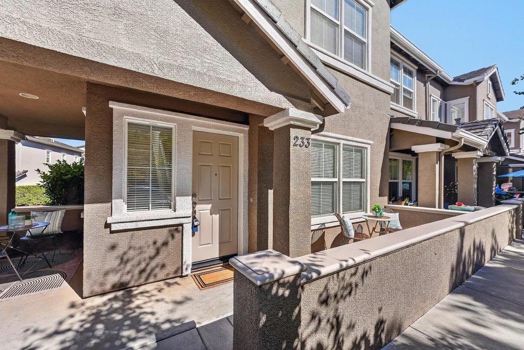 233 Lighthouse DR