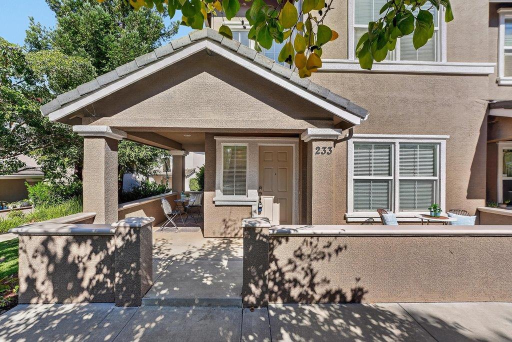233 Lighthouse DR