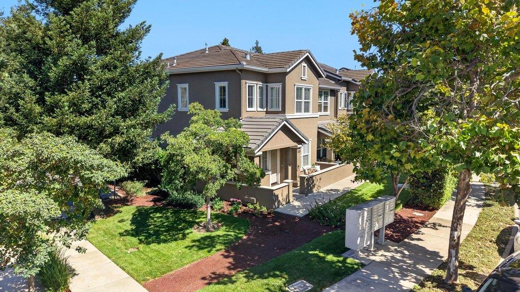 233 Lighthouse DR