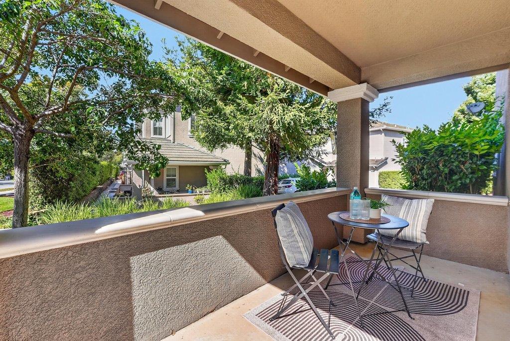 233 Lighthouse DR