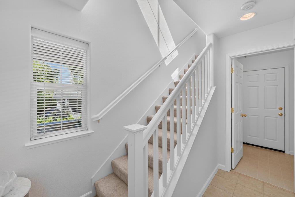 233 Lighthouse DR