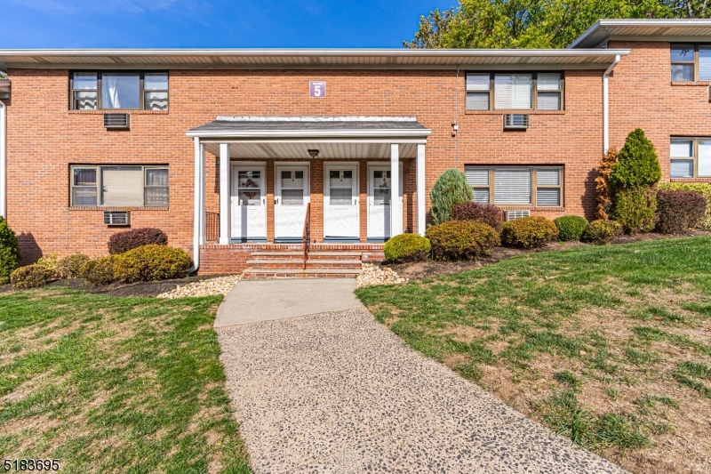 5 Colonial Dr 5E