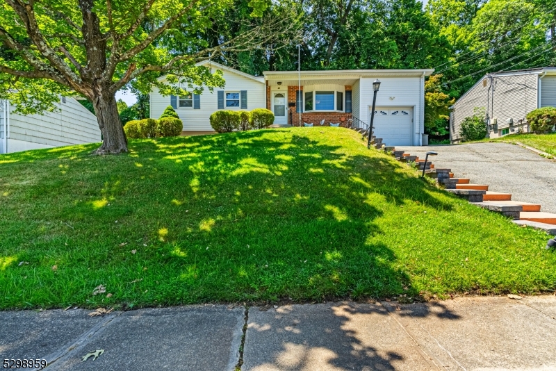 49 Barry Dr
