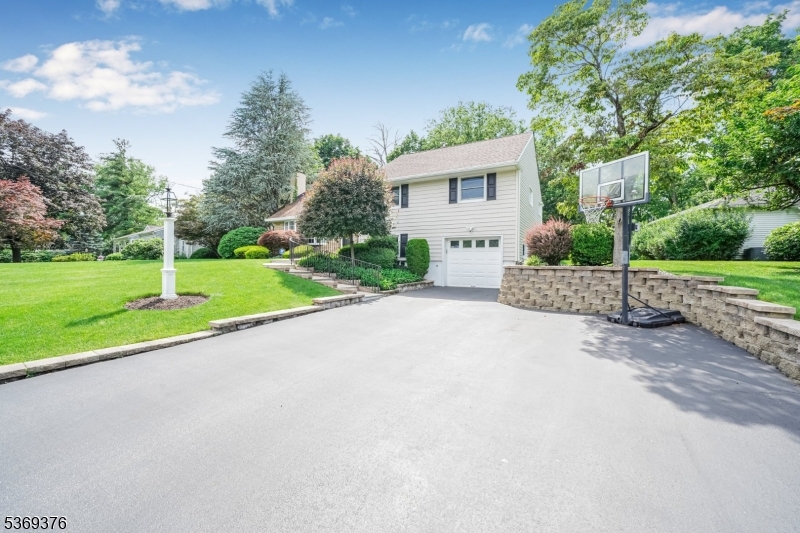 97 Green Knolls Dr
