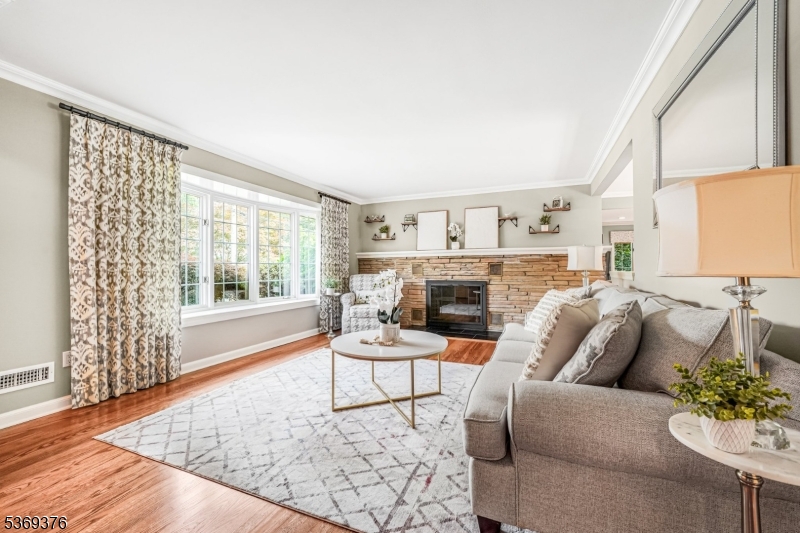 97 Green Knolls Dr