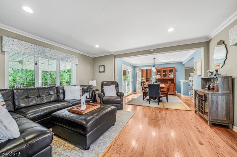 97 Green Knolls Dr
