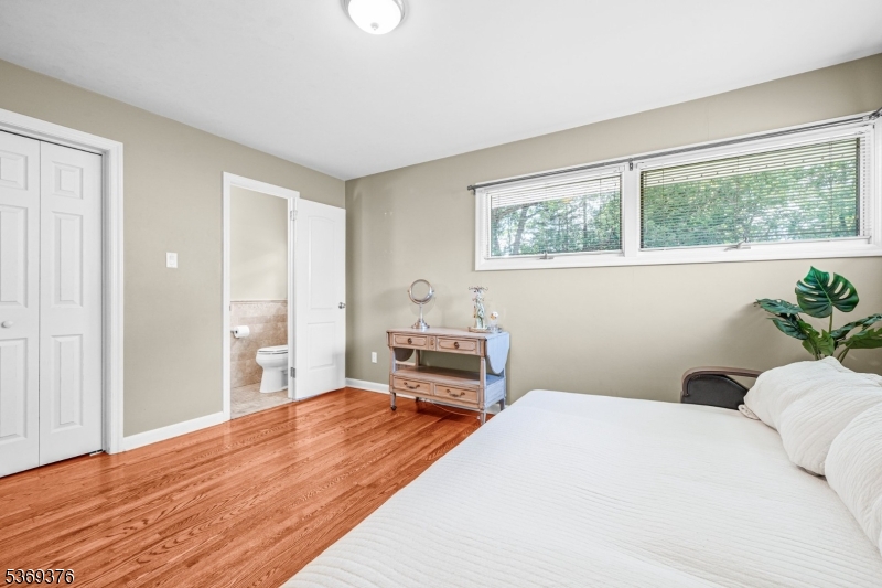 97 Green Knolls Dr