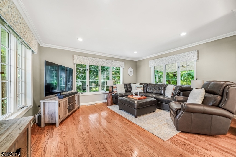 97 Green Knolls Dr