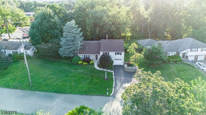 97 Green Knolls Dr