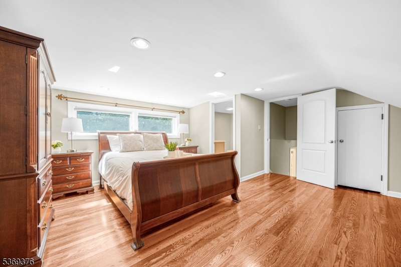 97 Green Knolls Dr