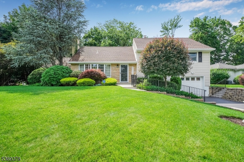 97 Green Knolls Dr