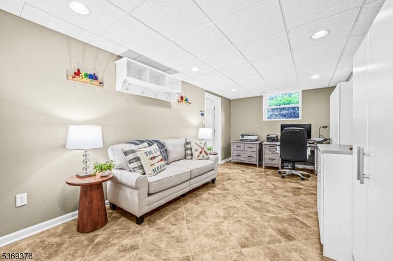 97 Green Knolls Dr
