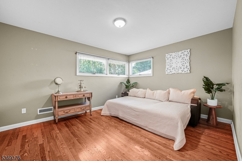 97 Green Knolls Dr