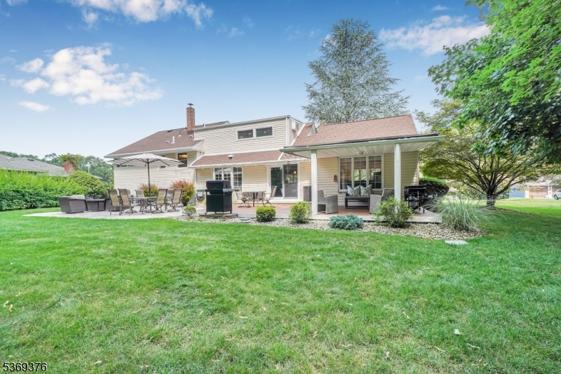 97 Green Knolls Dr