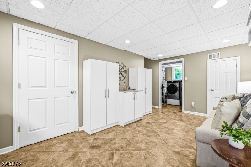 97 Green Knolls Dr