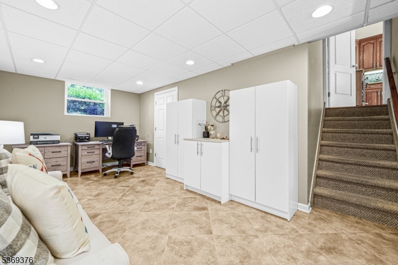 97 Green Knolls Dr