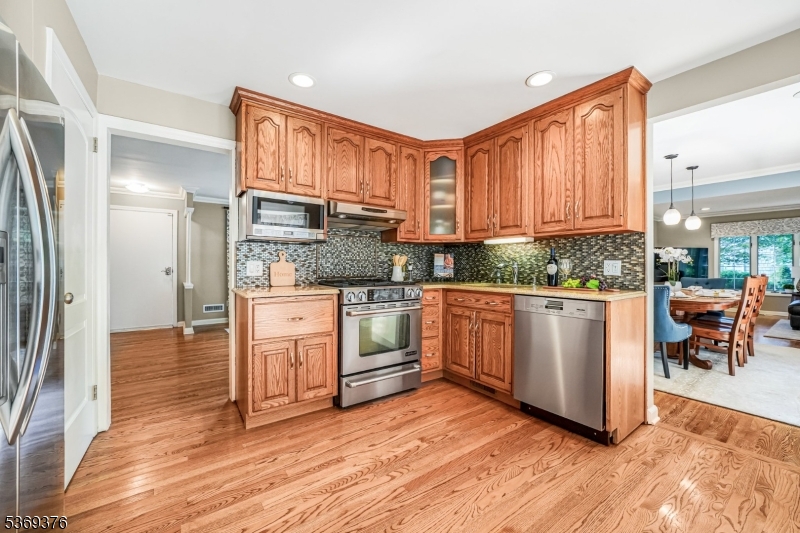 97 Green Knolls Dr