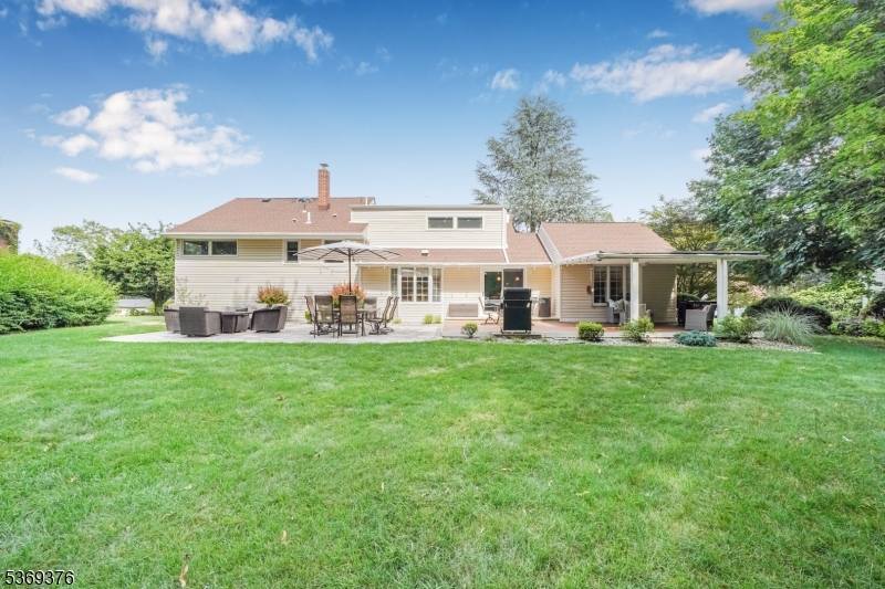 97 Green Knolls Dr