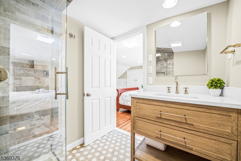 97 Green Knolls Dr