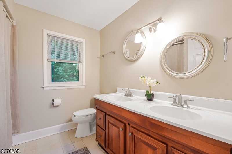 32 Lord William Penn Dr