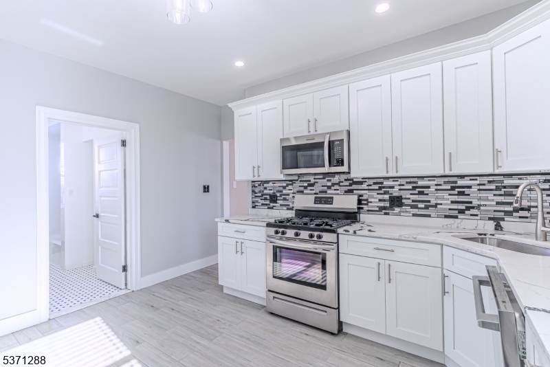 27 Lincoln Ave 2