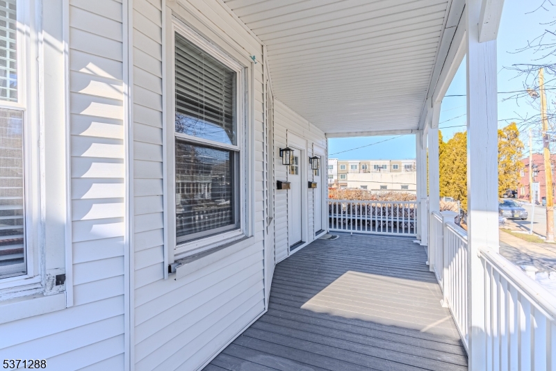 27 Lincoln Ave 2