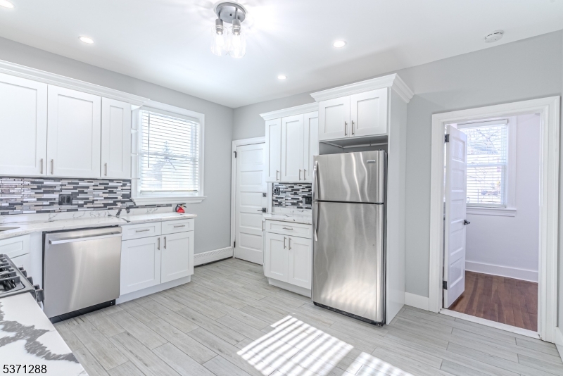 27 Lincoln Ave 2