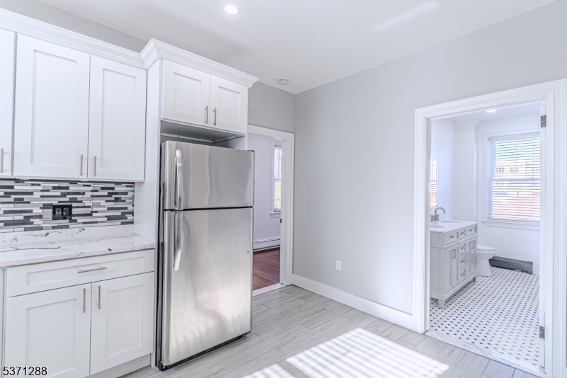 27 Lincoln Ave 2