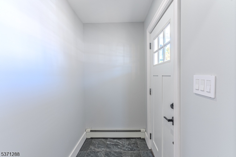 27 Lincoln Ave 2