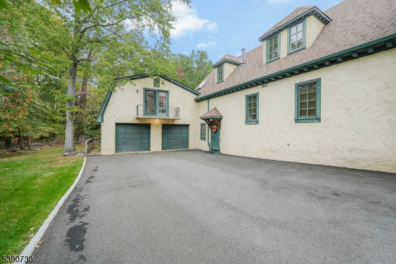 14 Weinmanns Blvd