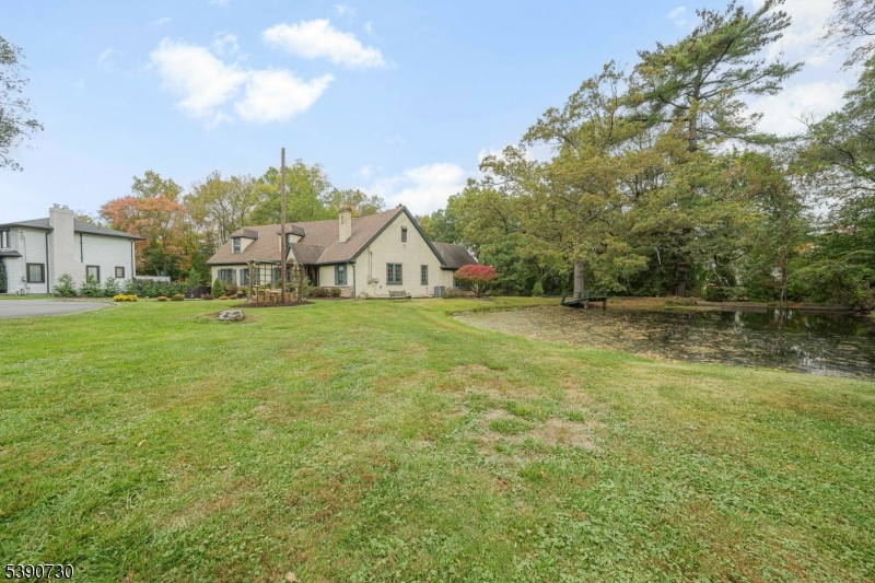 14 Weinmanns Blvd