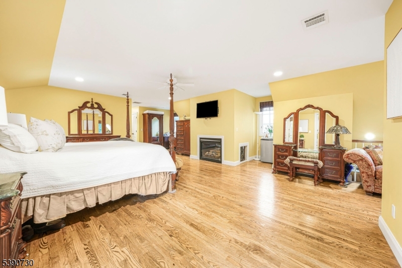 14 Weinmanns Blvd