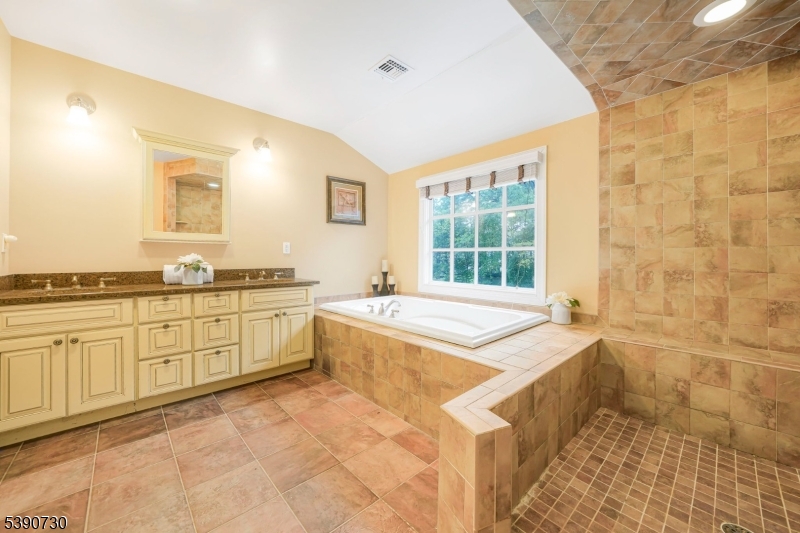 14 Weinmanns Blvd
