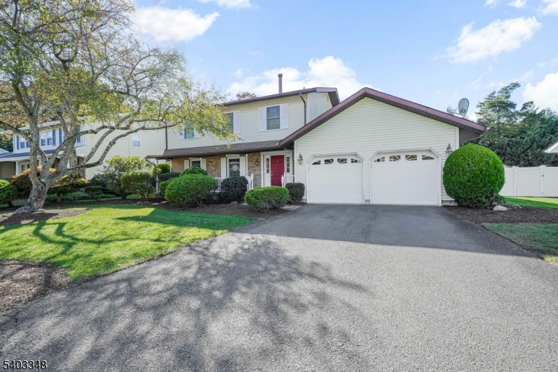 16 Agawam Dr