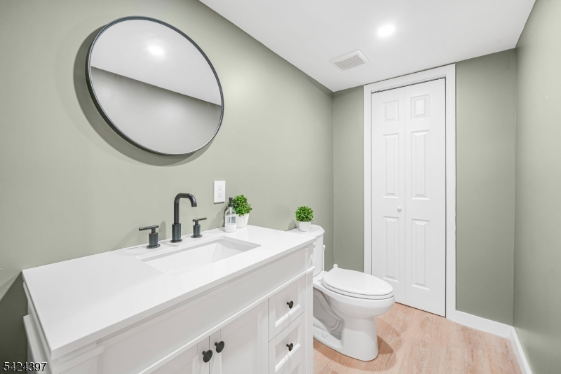 21 Joseph Pl