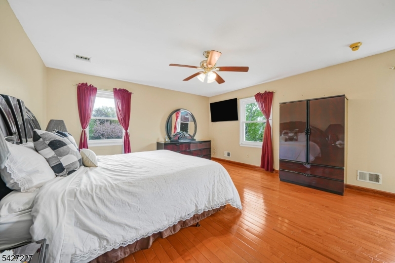 45 Holyoke Ct